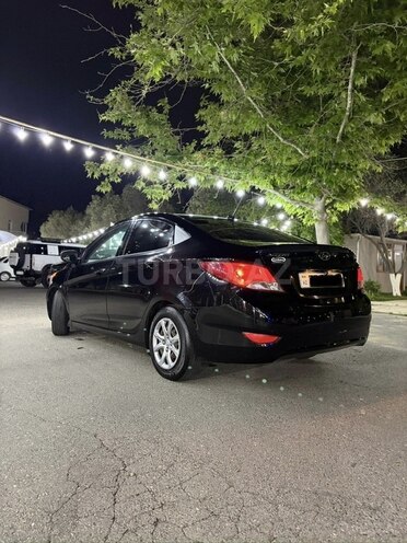 Hyundai Accent-6