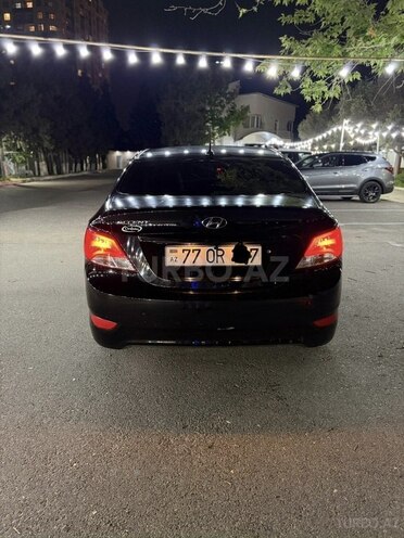 Hyundai Accent-5