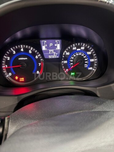 Hyundai Accent-14