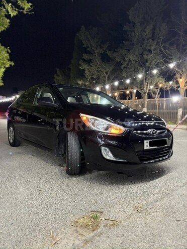 Hyundai Accent-7