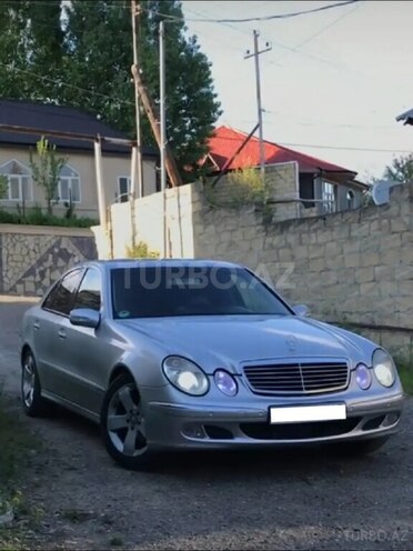 Mercedes E 220-1