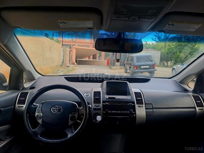 Toyota Prius-8
