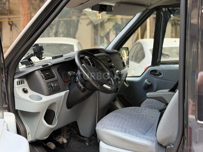 Ford Transit-5