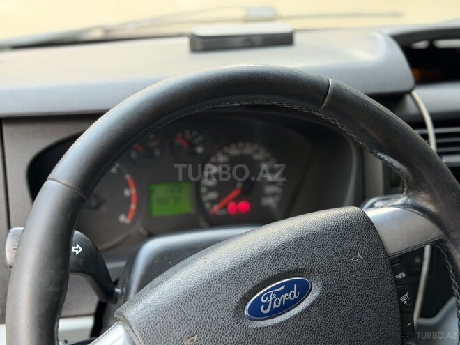 Ford Transit-4