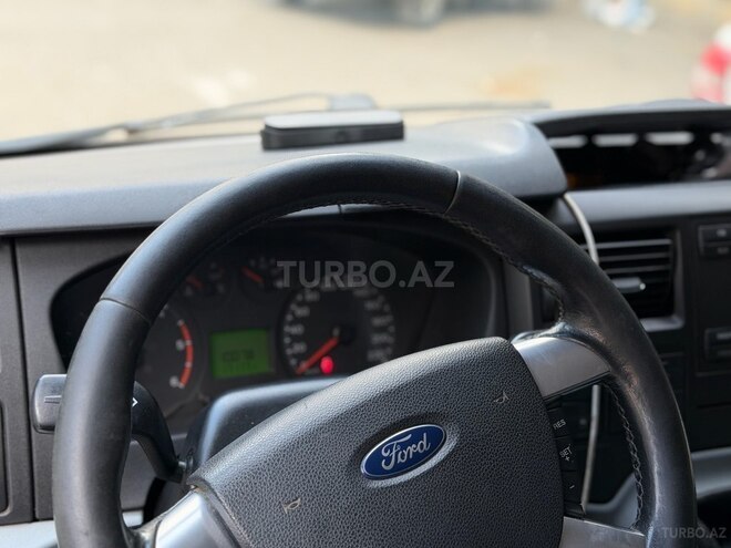 Ford Transit-3