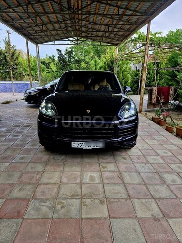 Porsche Cayenne GTS-1