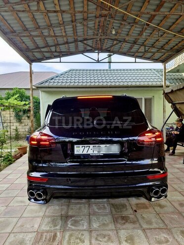 Porsche Cayenne GTS-2