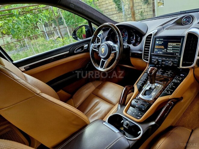 Porsche Cayenne GTS-4