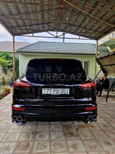 Porsche Cayenne GTS-3