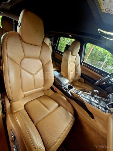 Porsche Cayenne GTS-5