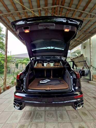 Porsche Cayenne GTS-10