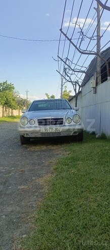 Mercedes E 200-1
