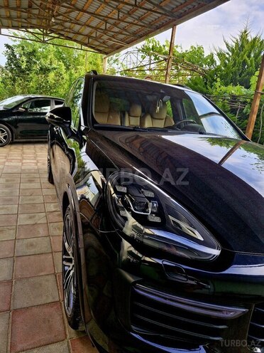Porsche Cayenne GTS-16