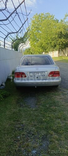 Mercedes E 200-2