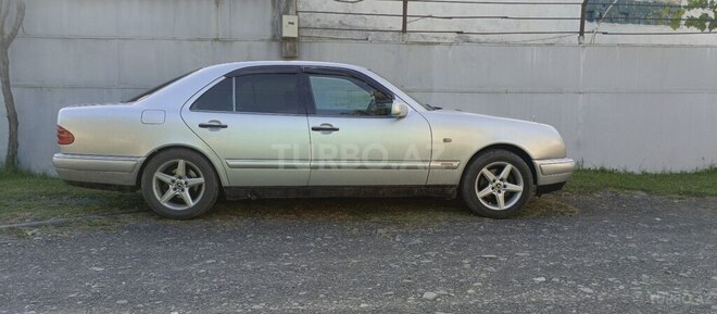 Mercedes E 200-3