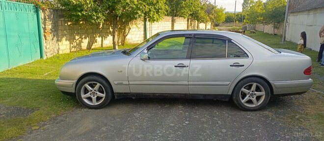 Mercedes E 200-4