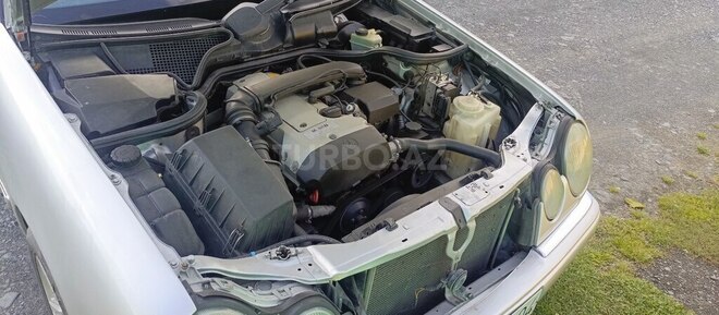 Mercedes E 200-5