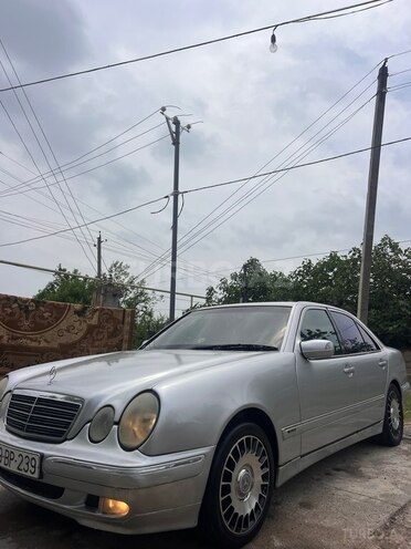Mercedes E 290-2