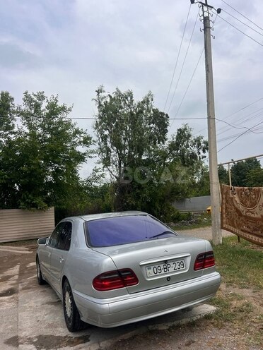 Mercedes E 290-6