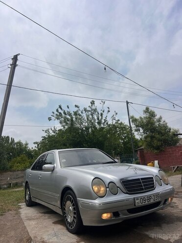 Mercedes E 290-3