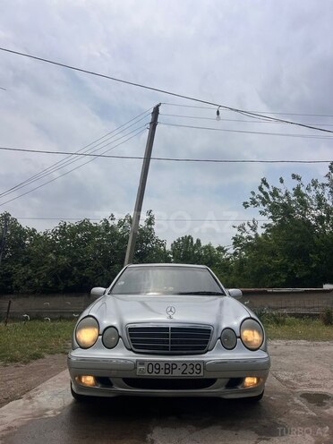 Mercedes E 290-1