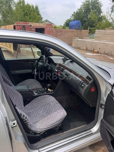 Mercedes E 290-11