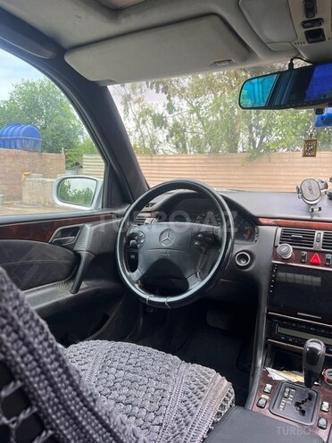 Mercedes E 290-10