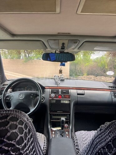 Mercedes E 290-9