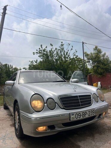 Mercedes E 290-17