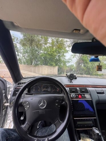 Mercedes E 290-18