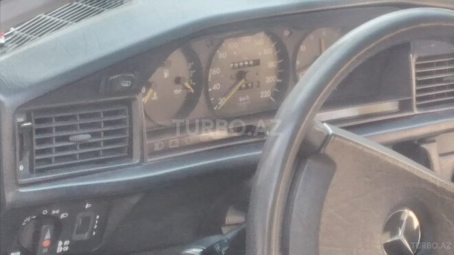Mercedes 190-4