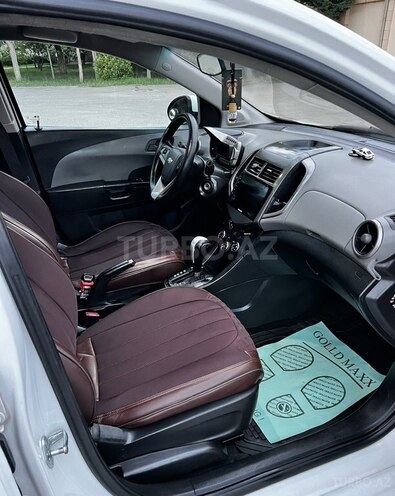 Chevrolet Aveo-13