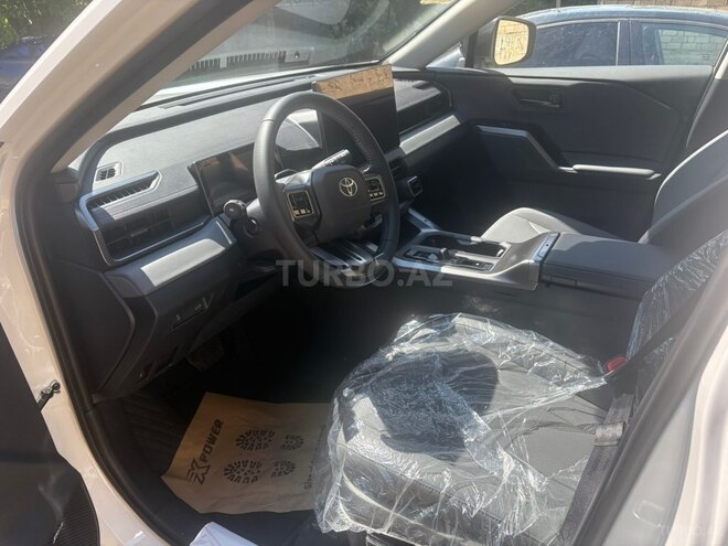 Toyota RAV4-12