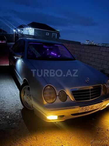 Mercedes E 320-13