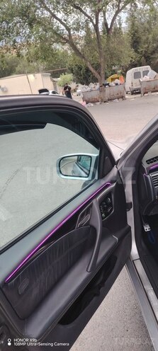 Mercedes E 320-11