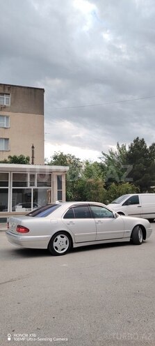 Mercedes E 320-5