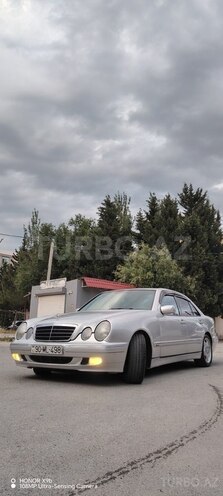 Mercedes E 320-1