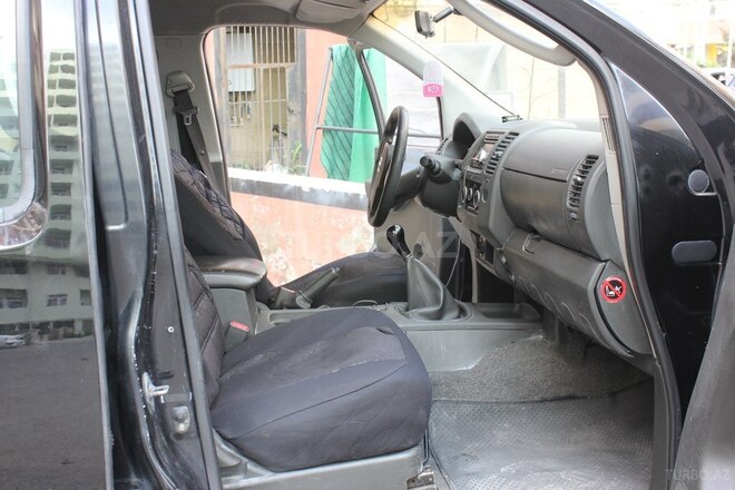 Nissan Navara-12