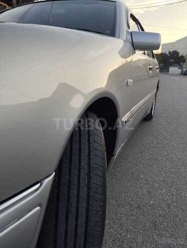 Mercedes E 240-6