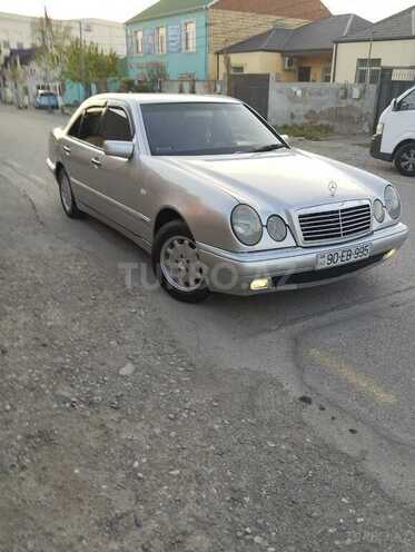 Mercedes E 240-3