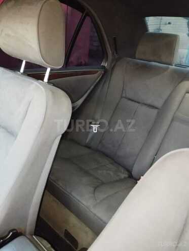 Mercedes E 240-13