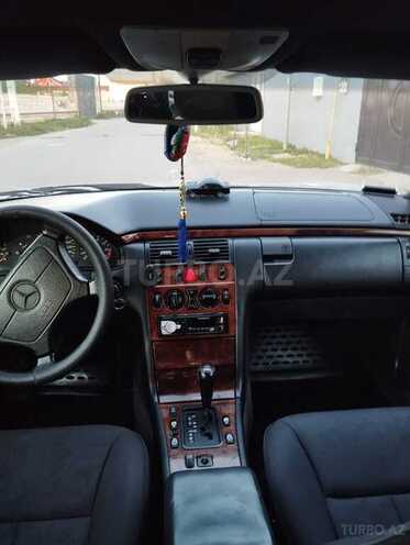 Mercedes E 240-12