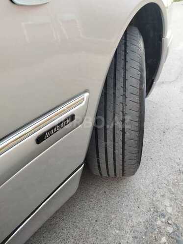 Mercedes E 240-7