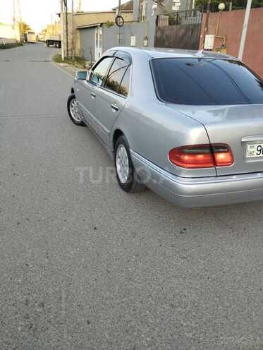 Mercedes E 240-5