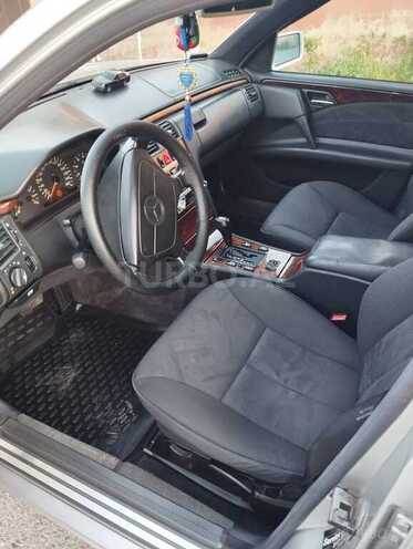 Mercedes E 240-11