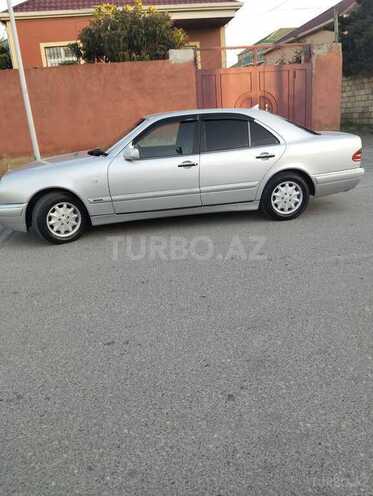 Mercedes E 240-10