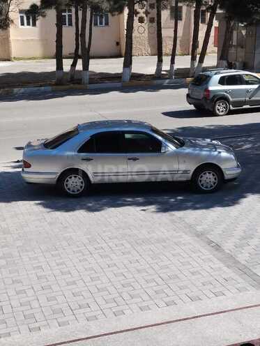 Mercedes E 240-16