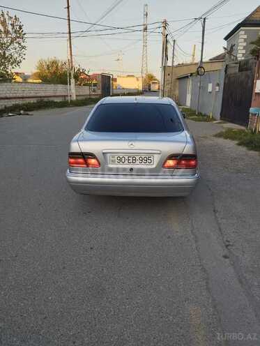 Mercedes E 240-4