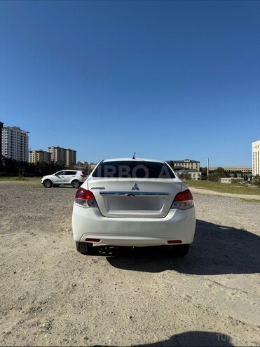 Mitsubishi Attrage-4