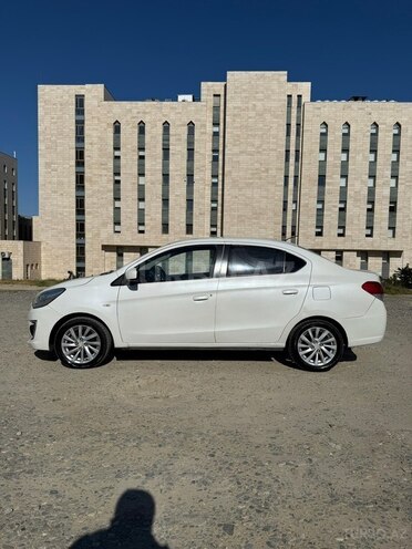 Mitsubishi Attrage-5